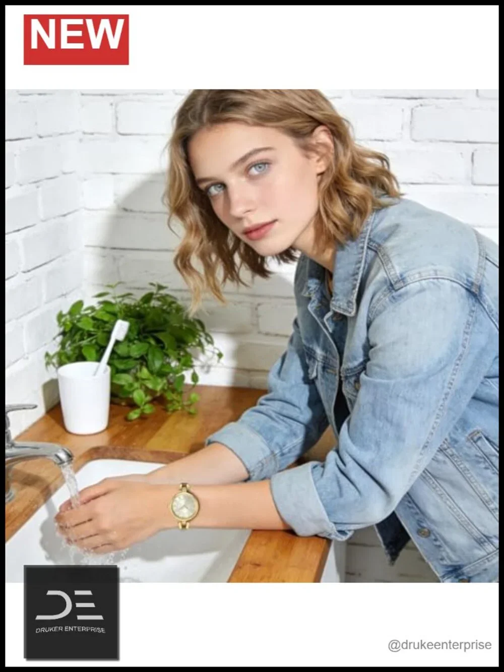 Women's Quartz Wristwatch Waterproof Bracelet Watch Analog Display Classic